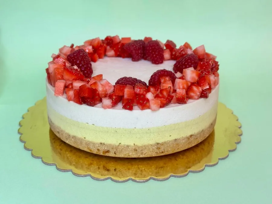 Raw Vegan Pistachio-Vanilla Cake